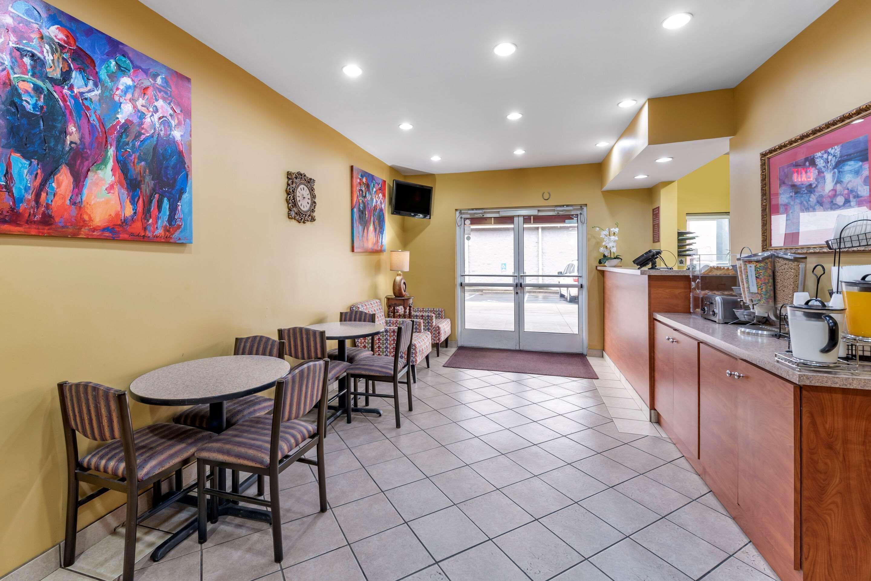 Econo Lodge Airport Louisville Esterno foto
